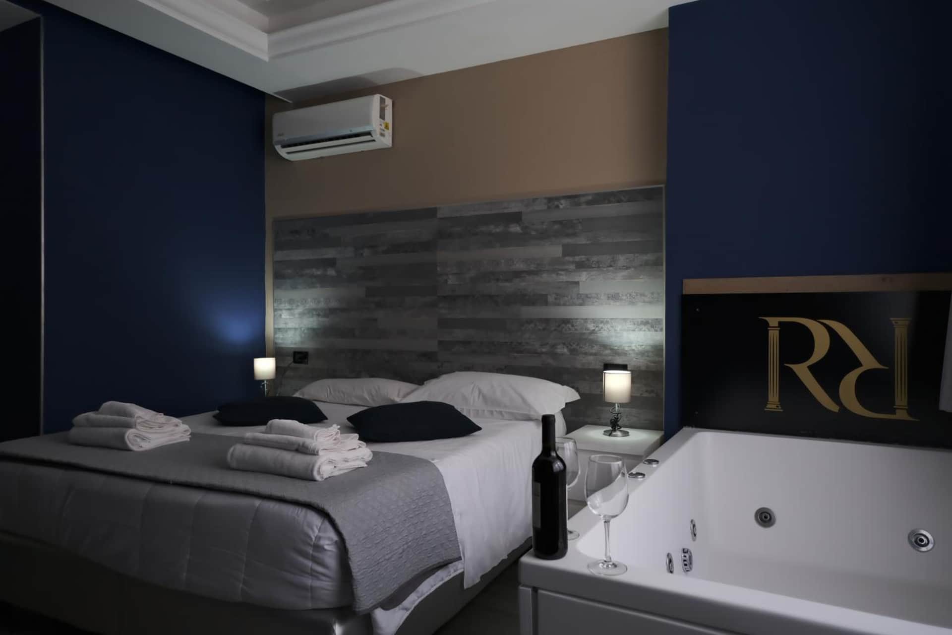 Royalty Rooms & Spa