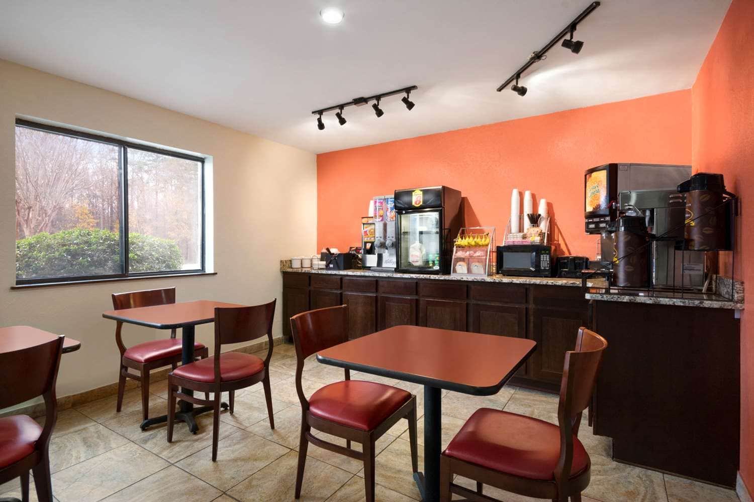 Super 8 by Wyndham Charlotte University