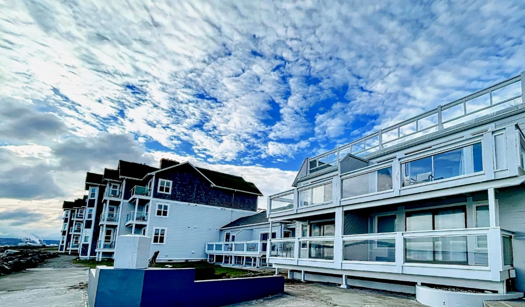 Tides Inn & Suites