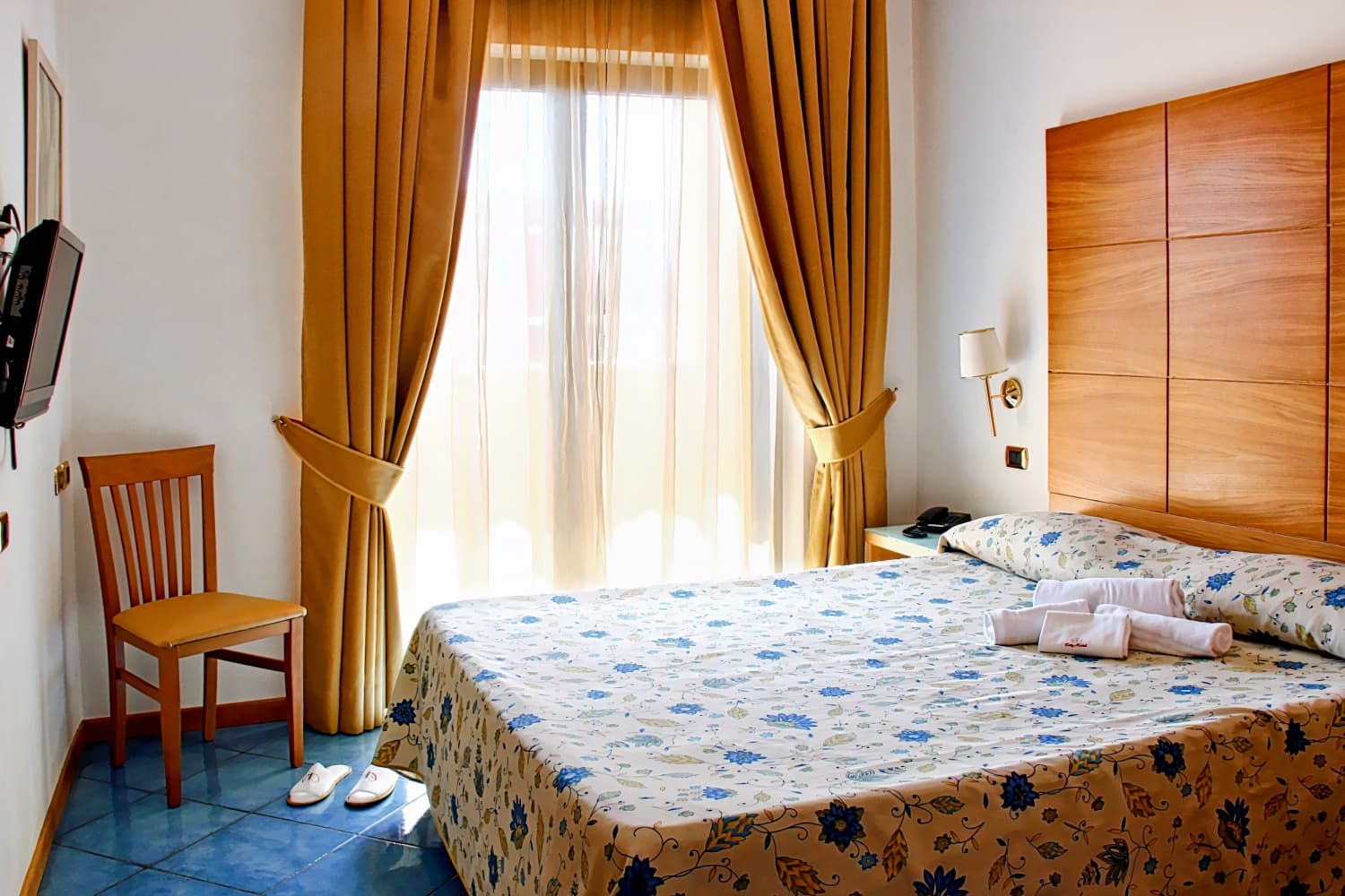City Hotel