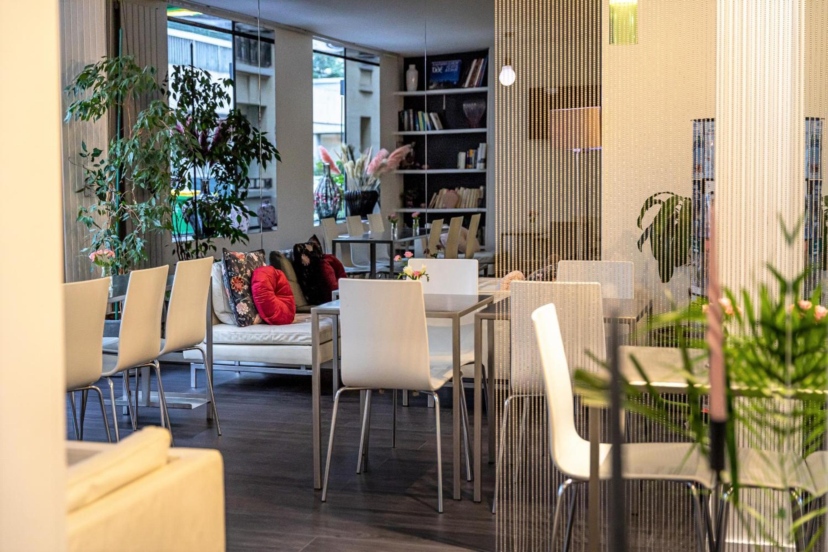 Hotel Glasgow Monceau by Patrick Hayat