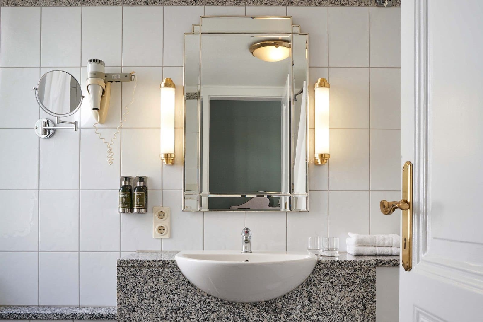 Hotel Monopol - Central Station