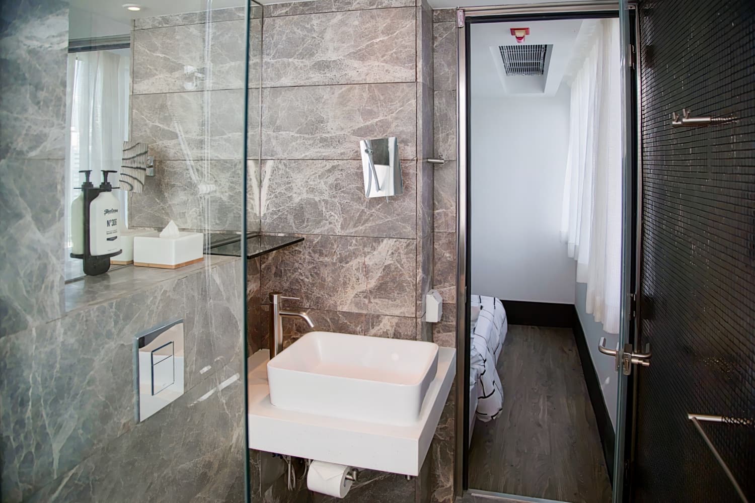 Mojo Nomad Aberdeen Harbour by Ovolo