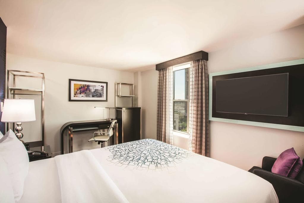 La Quinta Inn & Suites by Wyndham Dallas Downtown