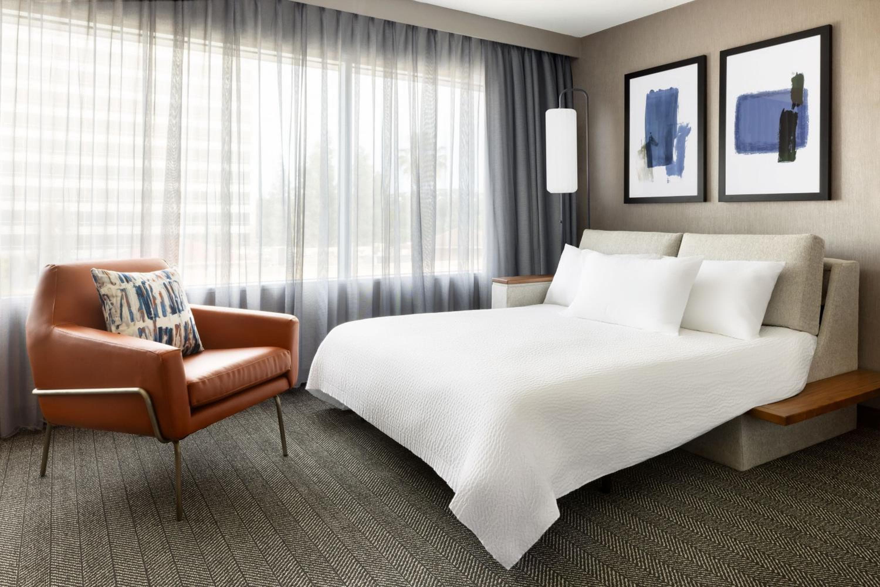 Courtyard by Marriott Los Angeles Woodland Hills