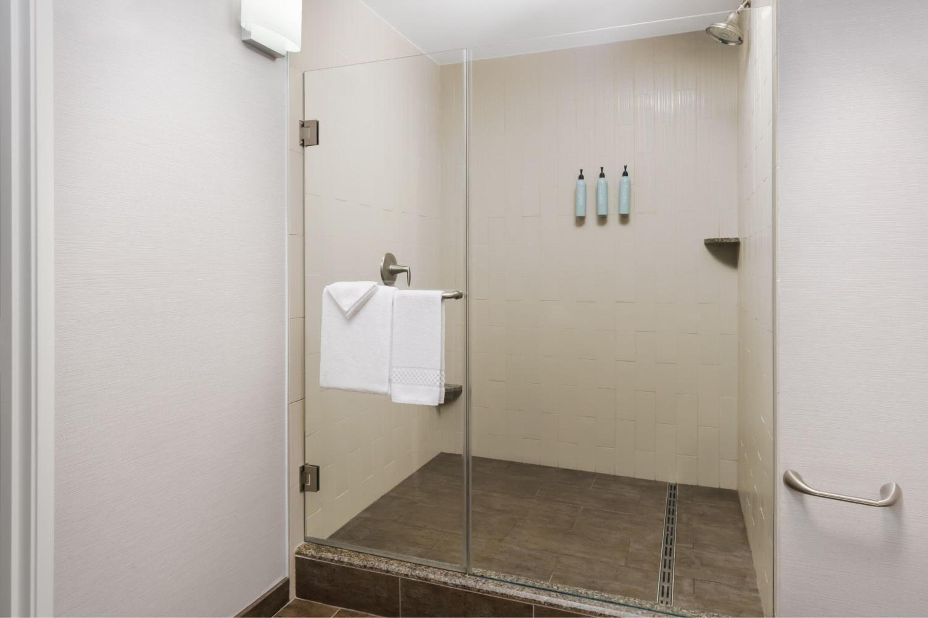 Courtyard by Marriott Los Angeles Woodland Hills