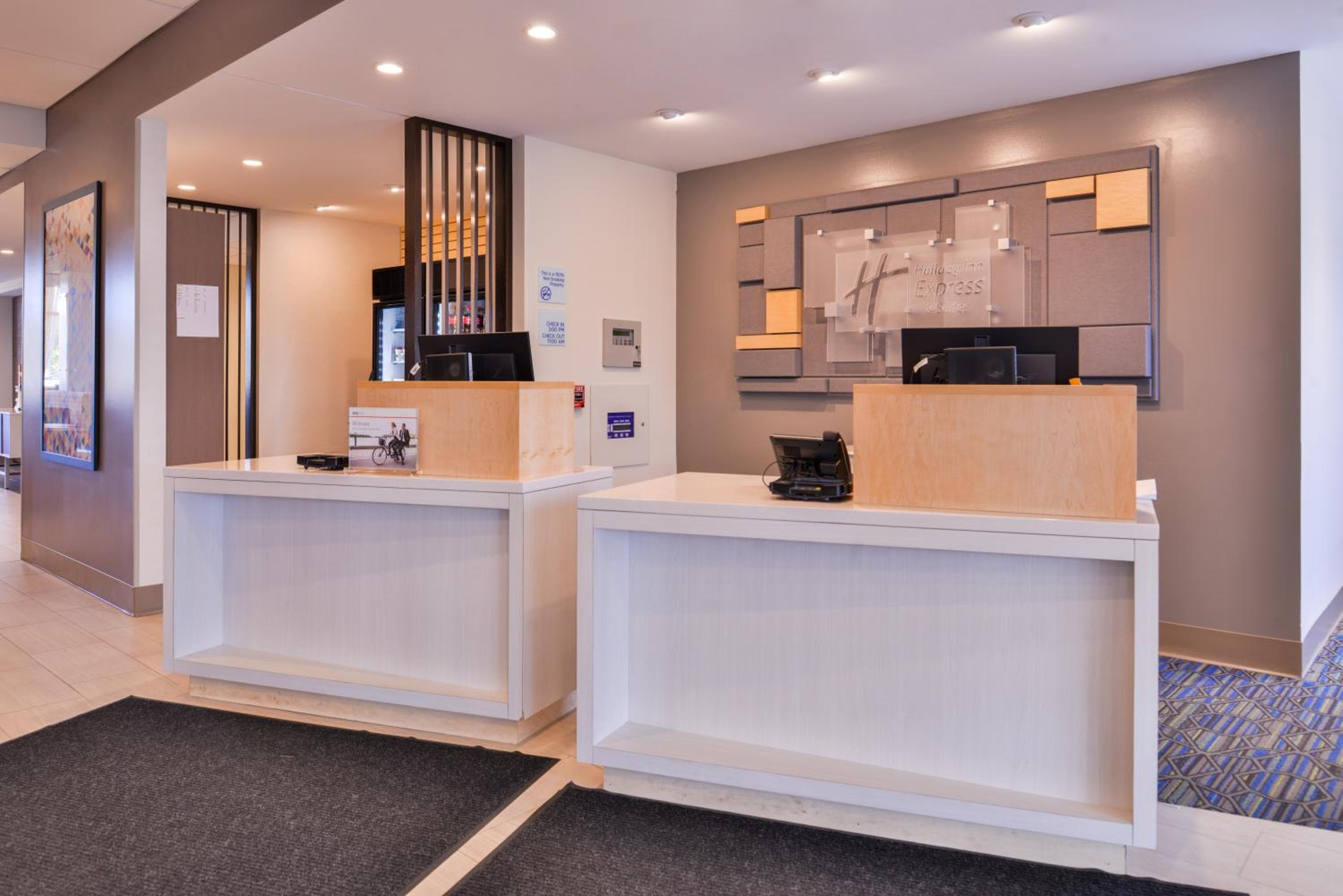 Holiday Inn Express & Suites - Mall of America - MSP Airport