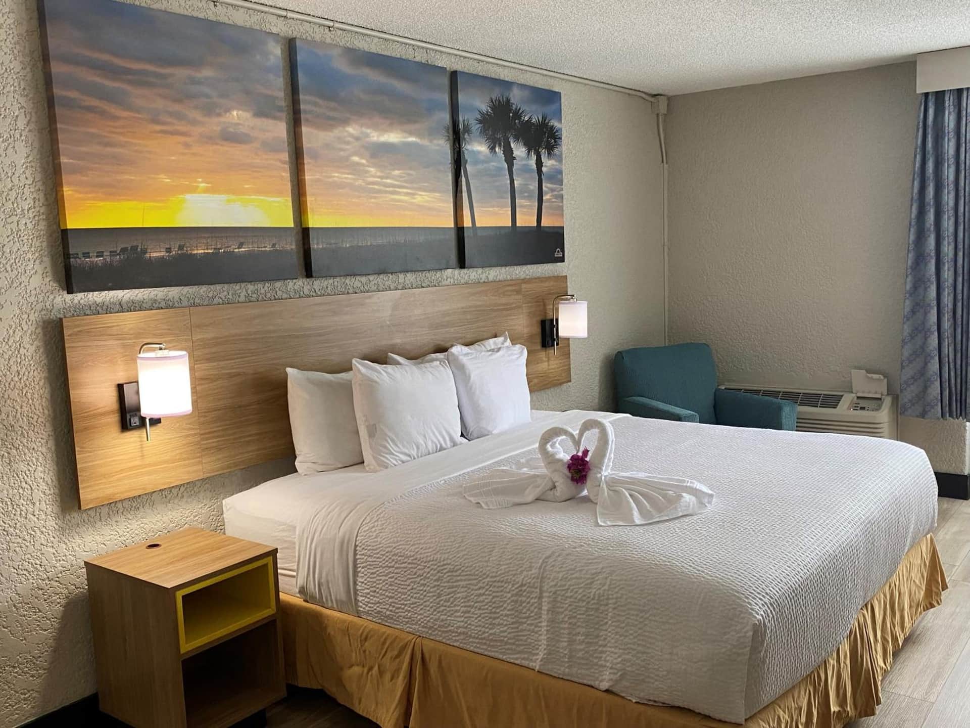 Days Inn & Suites by Wyndham Fort Pierce Midtown