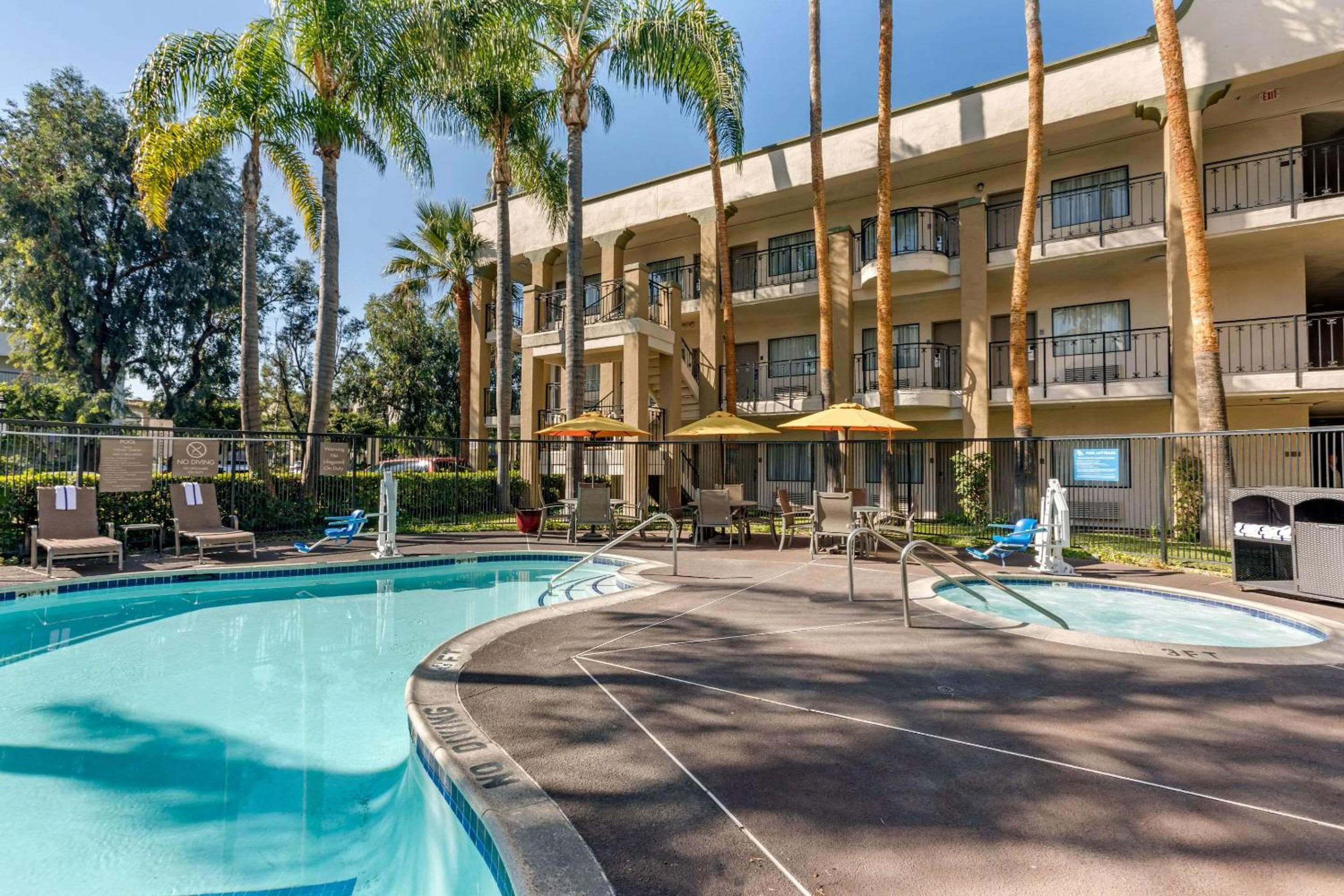 Comfort Inn & Suites Orange County John Wayne Airport