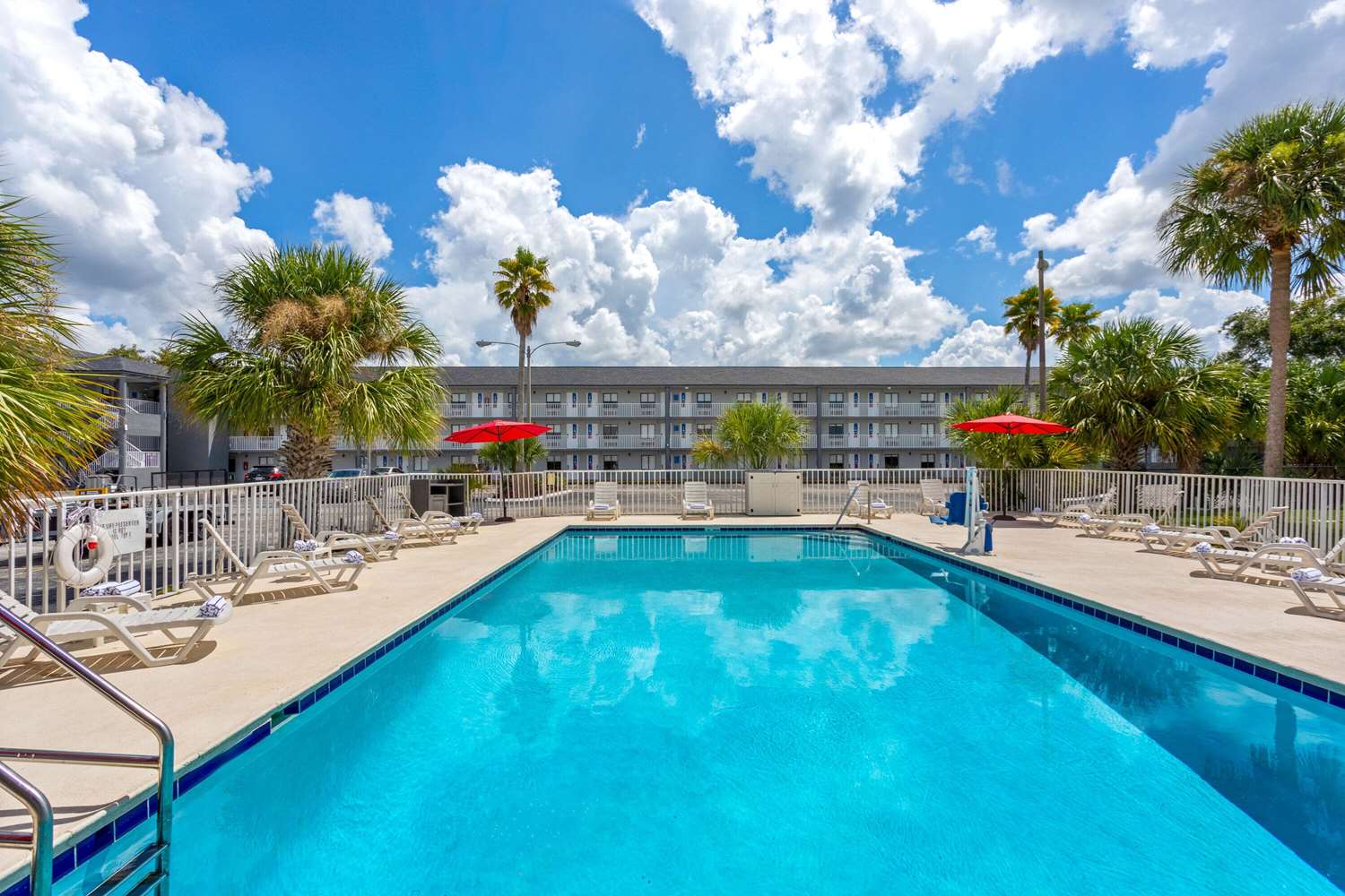 Howard Johnson by Wyndham Orlando Lake Buena Vista South