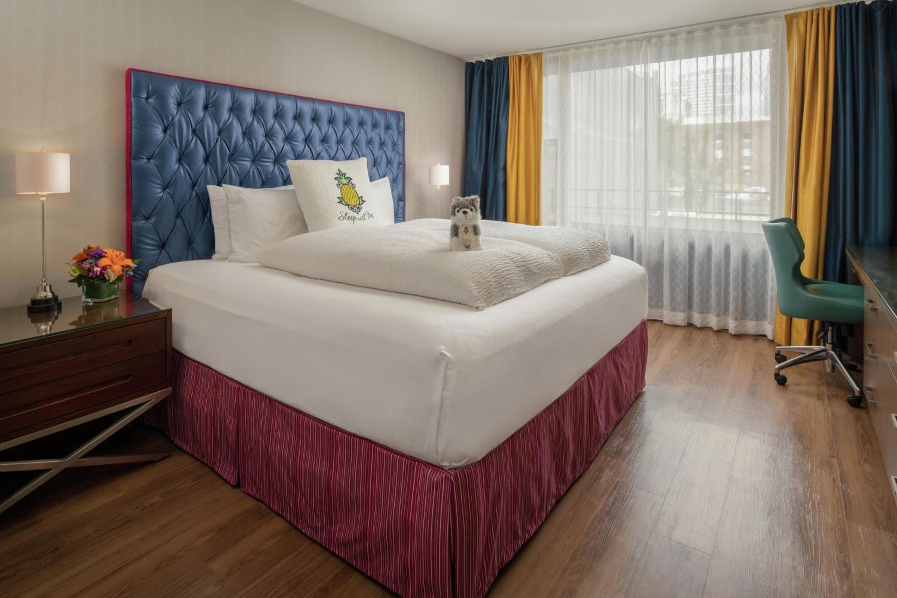 Staypineapple, Hotel Rose, Downtown Portland