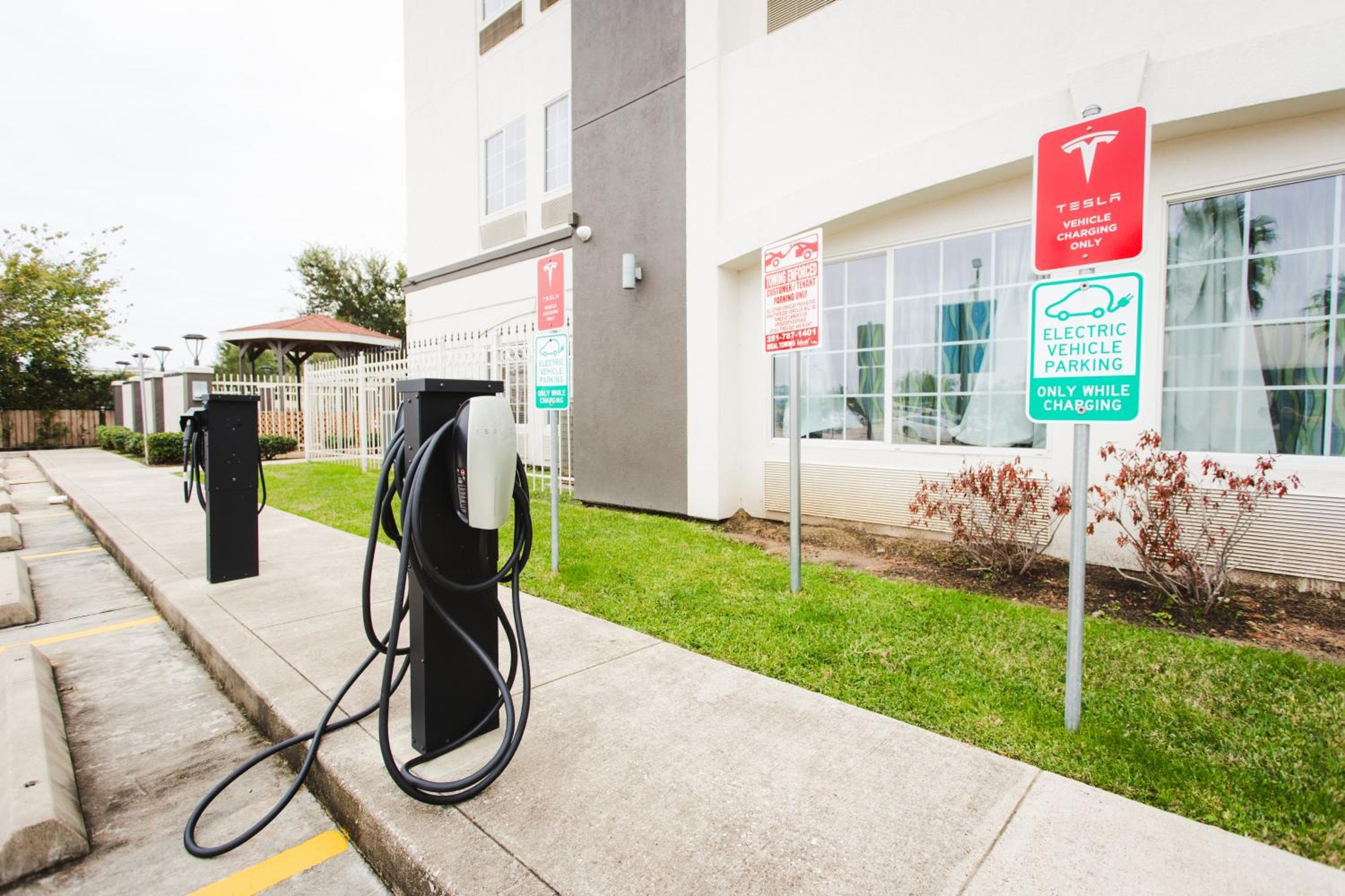 Palacio Royale Inn Signature