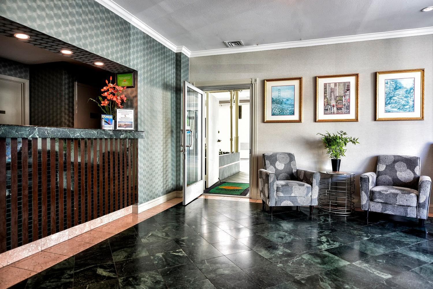 City Center Inn & Suites