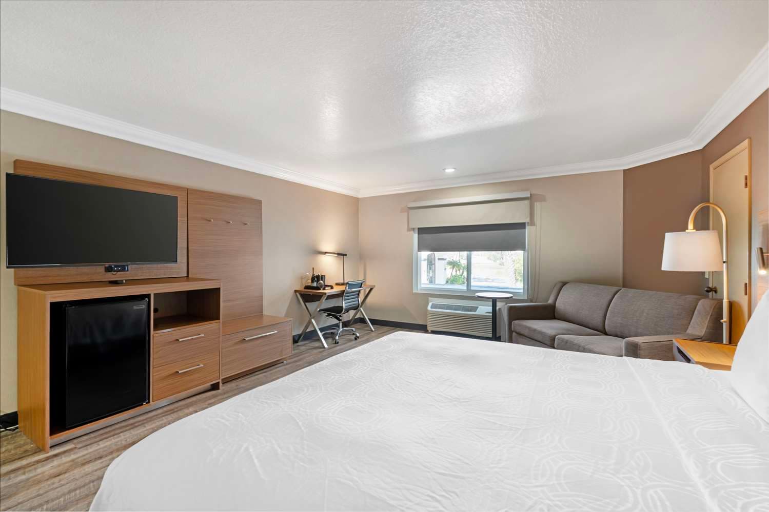 Best Western Plus Newport Mesa Inn