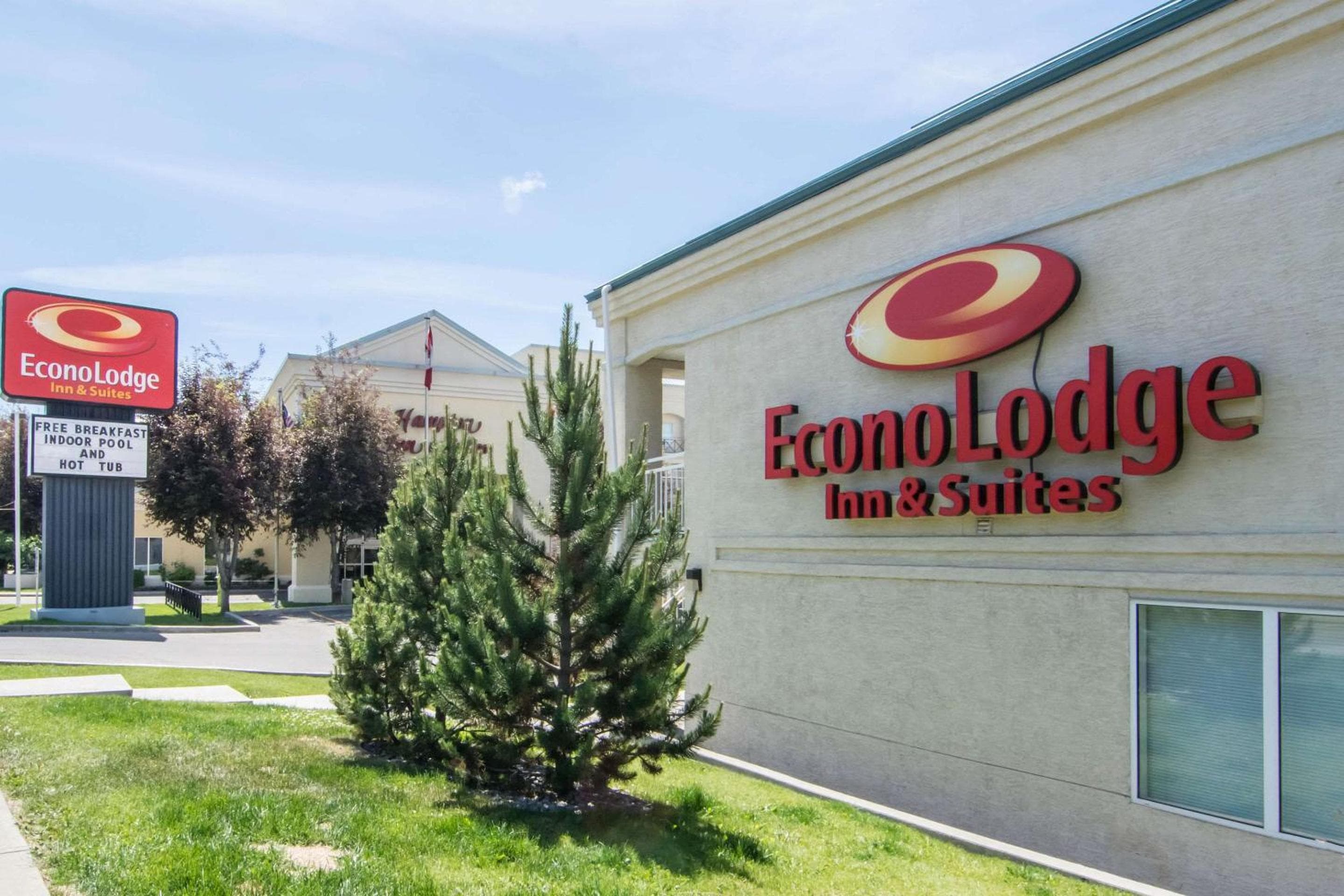 Econo Lodge at the University