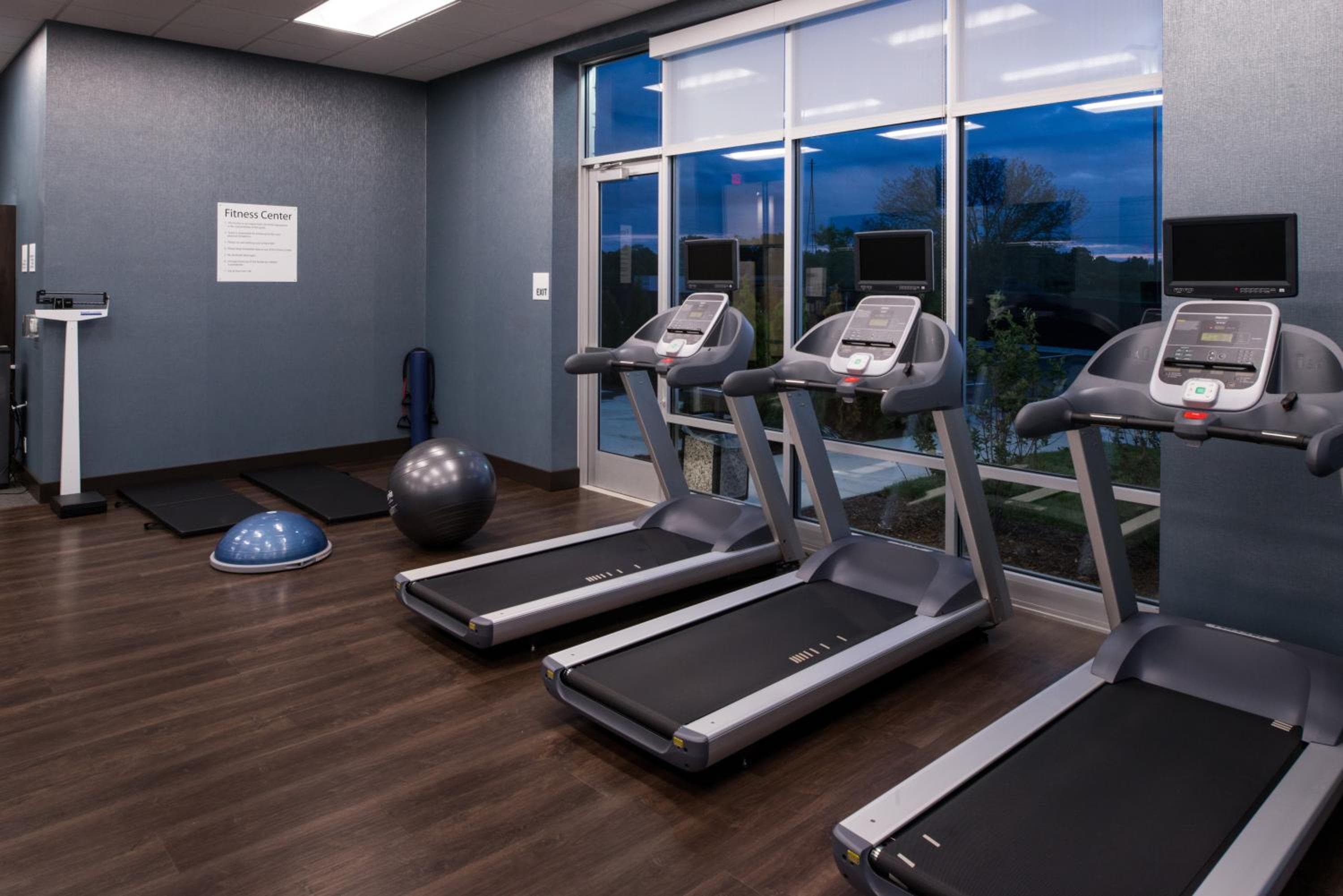 Holiday Inn & Suites Farmington Hills - Detroit NW by IHG
