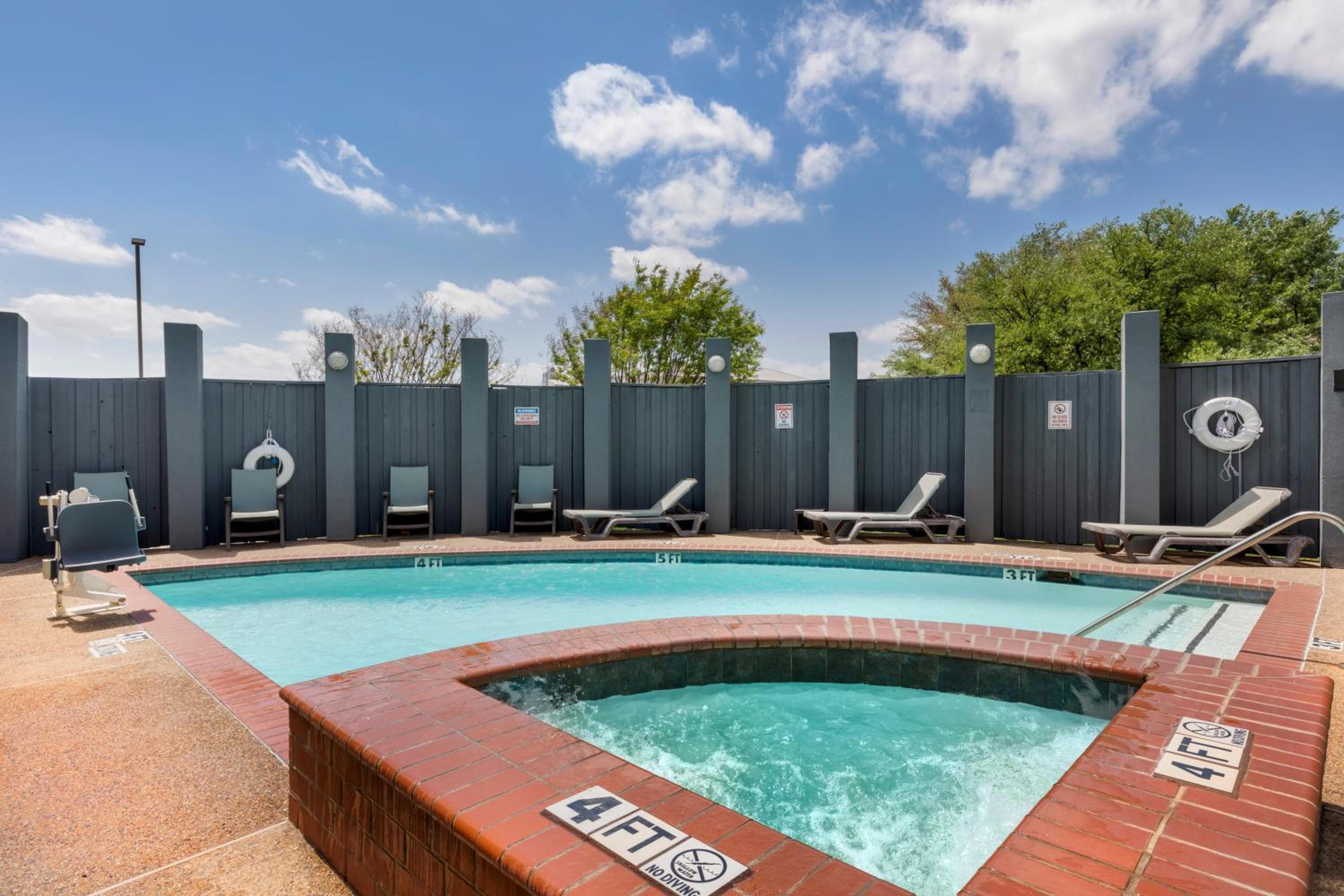 Comfort Suites DFW Airport