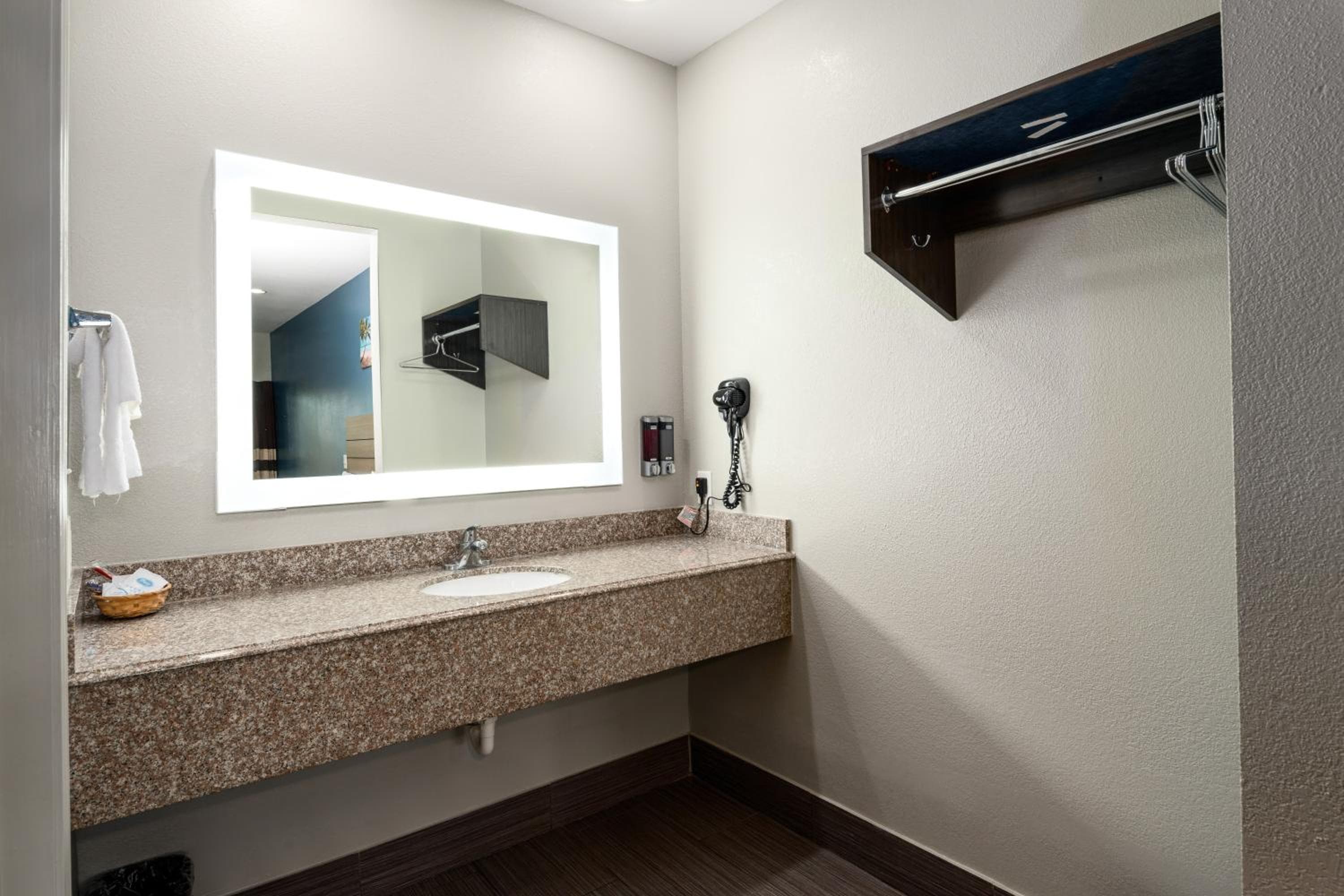 Moonlight Suites - Houston/George Bush Int'l Airport