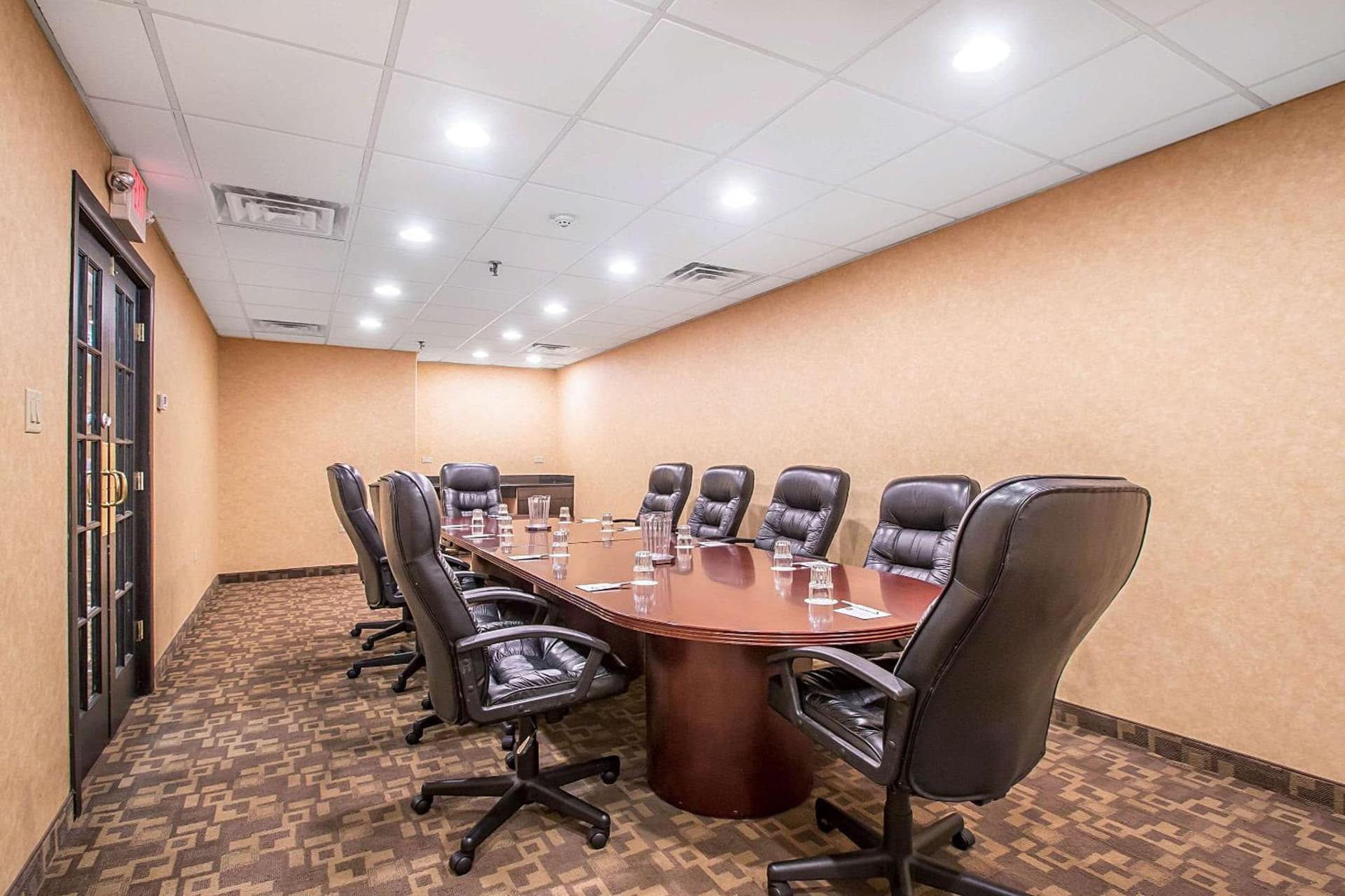 Clarion Inn Elmhurst - Oak Brook near I-88 I-290 I-294